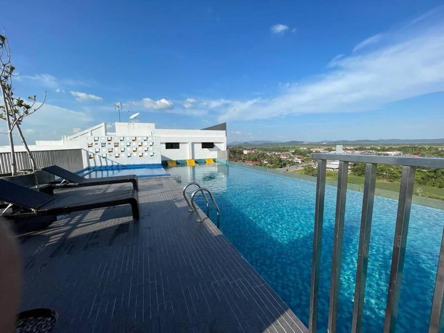 Myrumah Imperio Home , Alor Setar 3Br With Sky Infinity Pool Buitenkant foto