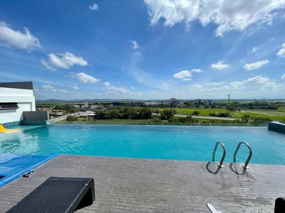 Myrumah Imperio Home , Alor Setar 3Br With Sky Infinity Pool Buitenkant foto